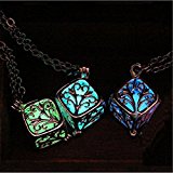 #4: キューブ ネックレス 夜光 蓄光 暗闇で光る ペンダント 【ギフトボックス付】 コスプレ プレゼントにもどうぞ (ブルー)