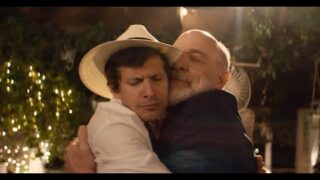 最強オヤジJ・K・シモンズと最高の一夜！「パーム・スプリングス」本編映像(映画.com)